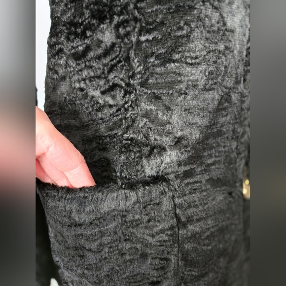LOUIS FERAUD Paris Designer Black Faux/ Crushed Velvet Fur Jacket. Size 8 - Picture 3 of 16